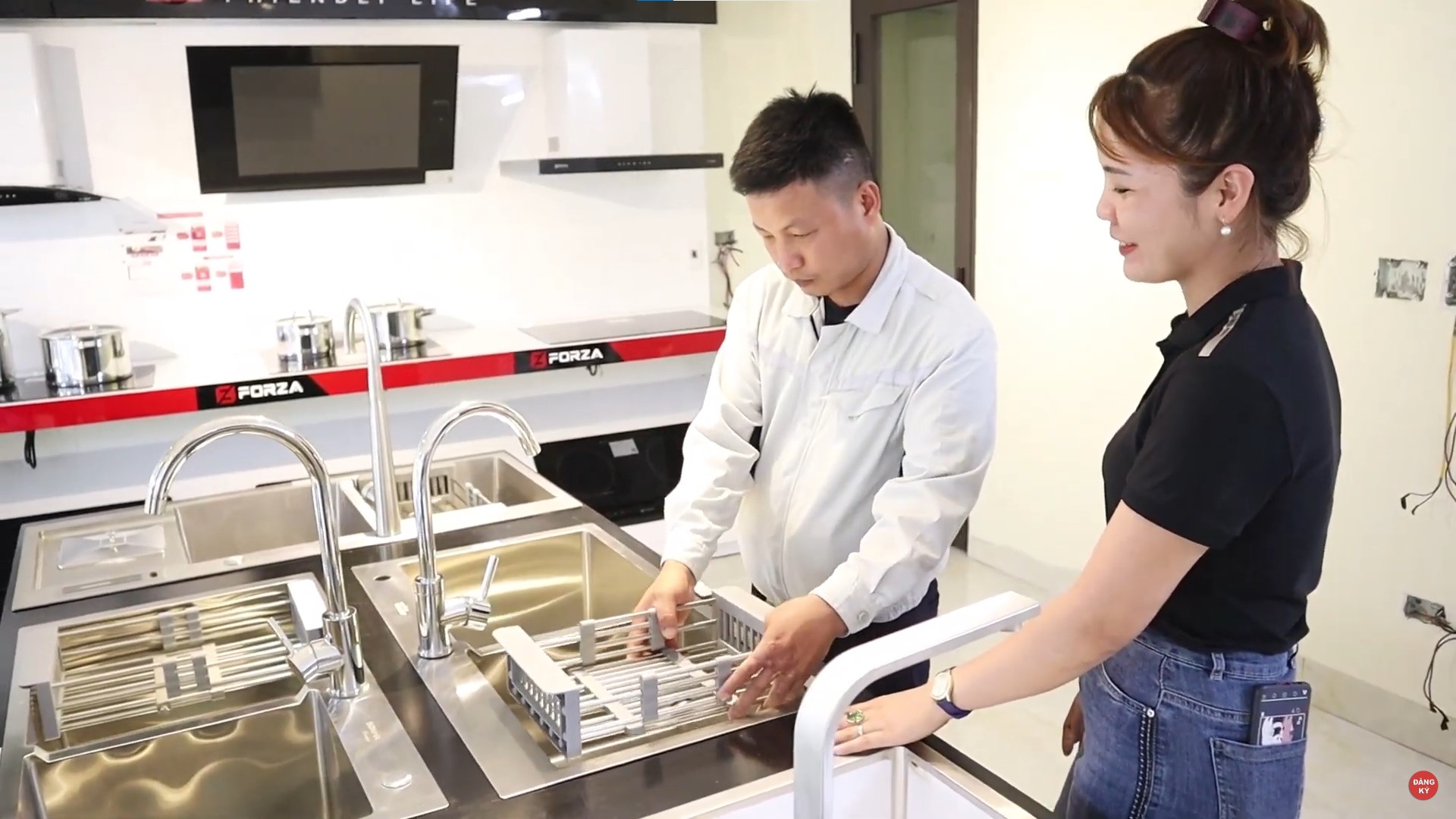 showroom thiết bị vệ sinh thiết bị phòng tắm DK